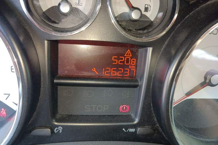Used Peugeot 308 2014 Enjoy Edition Classic 1.6L Manual Fashion Model Odometer Close Up