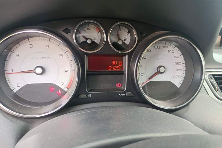 Used Peugeot 308 2014 Enjoy Edition Classic 1.6L Manual Fashion Model Odometer Close Up