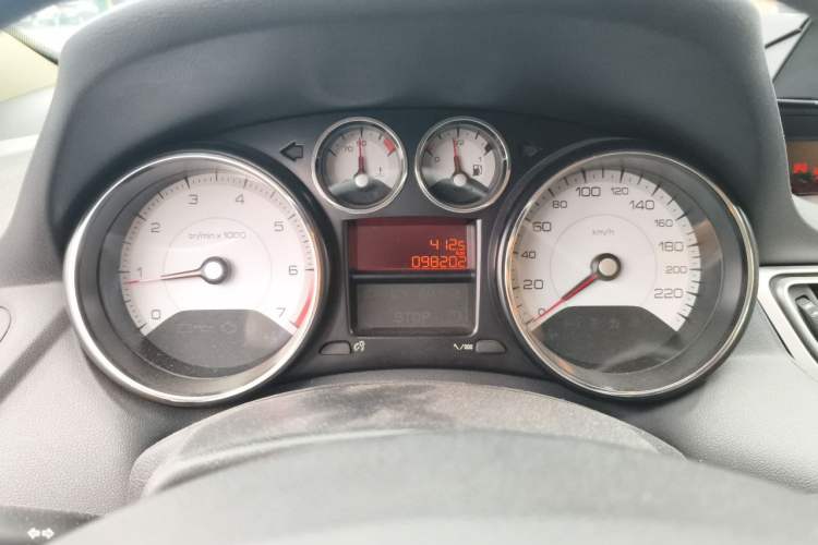 Used Peugeot 308 2014 Enjoy Edition Classic 1.6L Manual YouShang Model Odometer Close Up