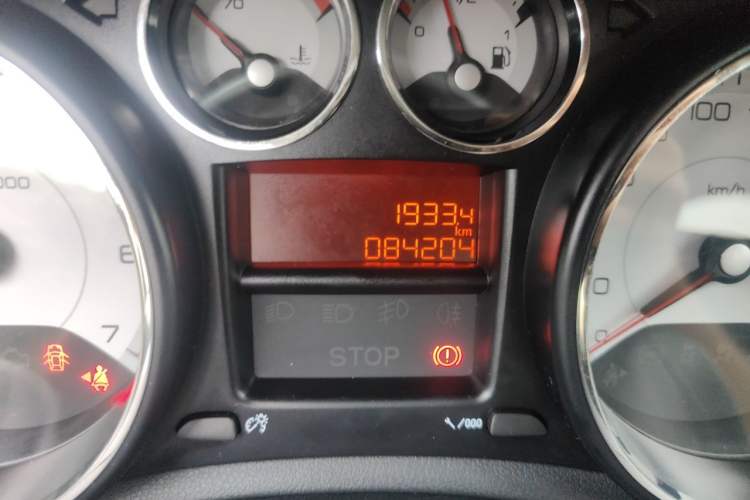 Used Peugeot 308 2014 Enjoy Edition Classic 1.6L Manual Fashion Model Odometer Close Up