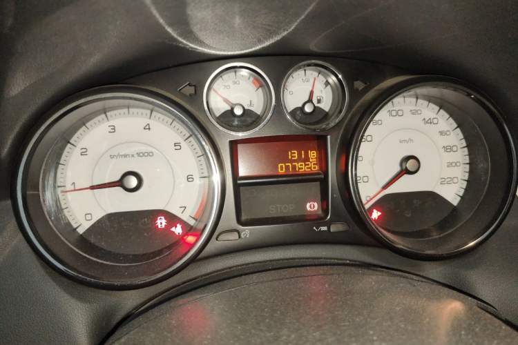 Used Peugeot 308 2014 Enjoy Edition Classic 1.6L Manual YouShang Model Odometer Close Up