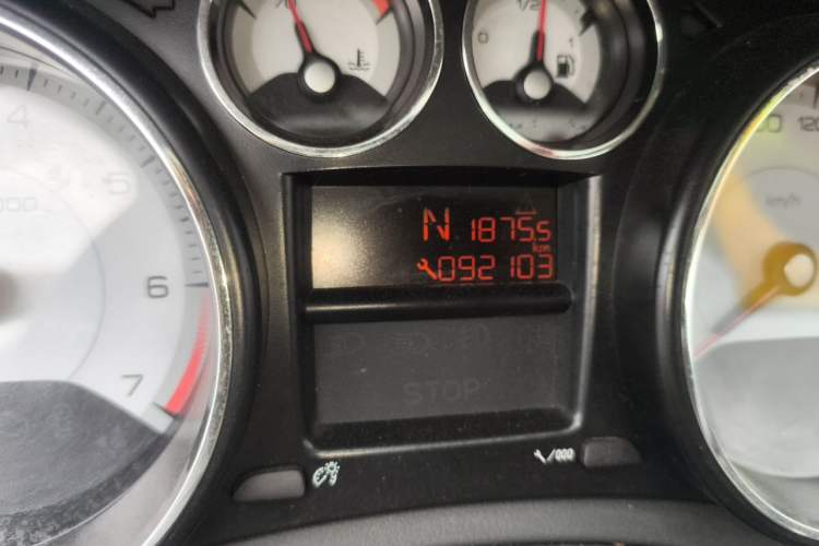 Used Peugeot 308 2014 Enjoyment Edition Classic 1.6L Automatic Fashion Model Odometer Close Up