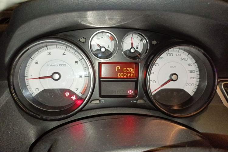 Used Peugeot 308 2014 Enjoyment Edition Classic 1.6L Automatic Fashion Model Odometer Close Up