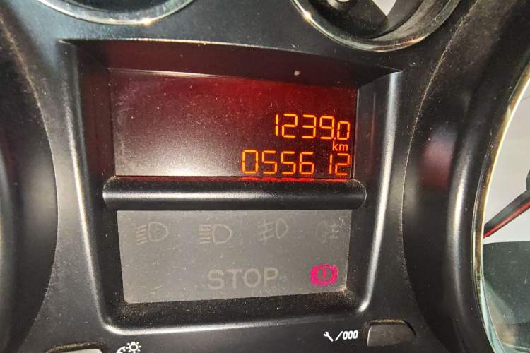 Used Peugeot 308 2014 Enjoy Edition Classic 1.6L Manual YouShang Model Odometer Close Up