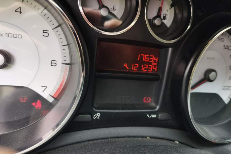 Used Peugeot 308 2014 Enjoy Edition Classic 1.6L Manual YouShang Model Odometer Close Up