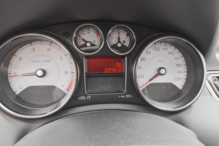 Used Peugeot 308 2014 Enjoy Edition Classic 1.6L Manual YouShang Model Odometer Close Up
