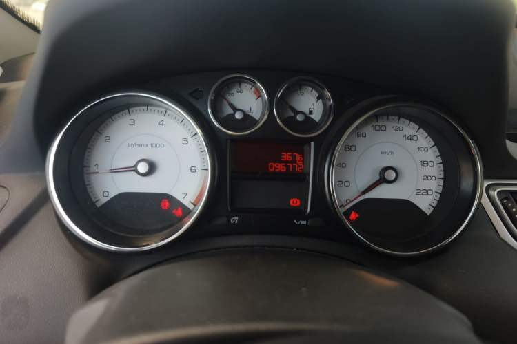 Used Peugeot 308 2014 Enjoy Edition Classic 1.6L Manual YouShang Model Odometer Close Up