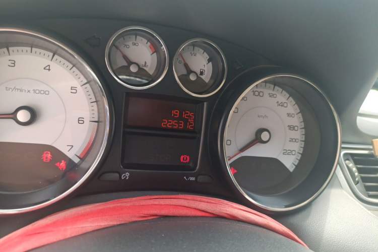 Used Peugeot 308 2014 Enjoy Edition Classic 1.6L Manual YouShang Model Odometer Close Up