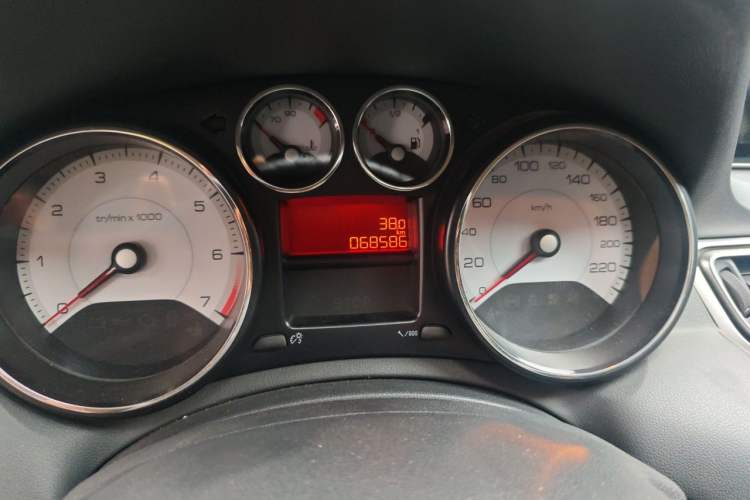 Used Peugeot 308 2014 Enjoy Edition Classic 1.6L Manual YouShang Model Odometer Close Up