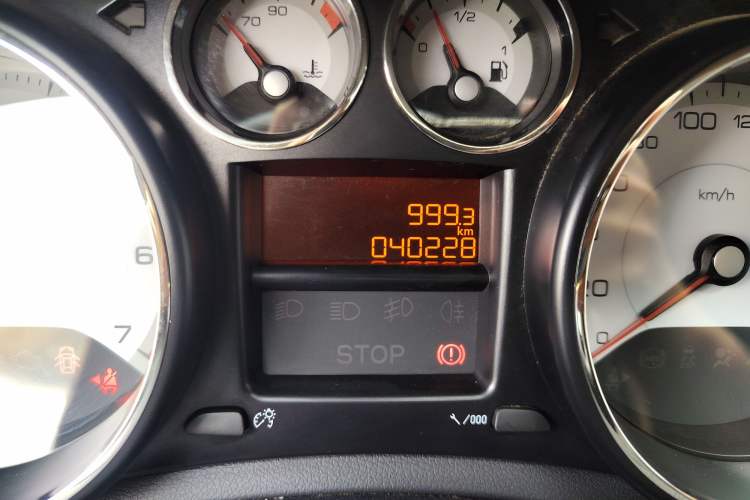 Used Peugeot 308 2014 Enjoy Edition Classic 1.6L Manual YouShang Model Odometer Close Up