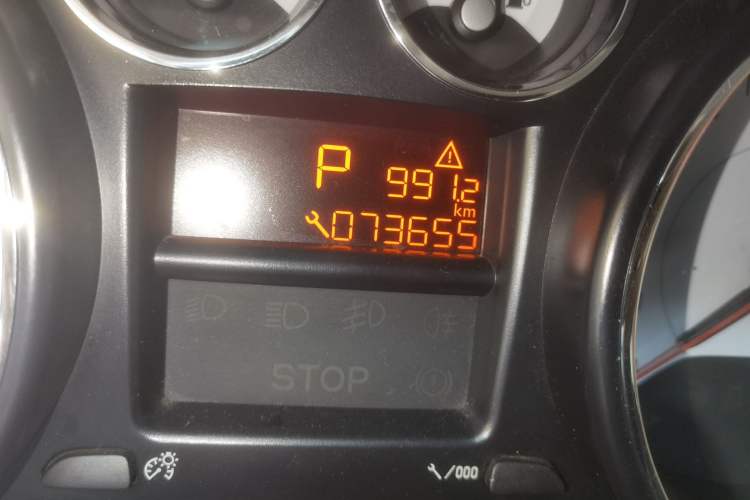Used Peugeot 308 2014 Enjoyment Edition Classic 1.6L Automatic Fashion Model Odometer Close Up