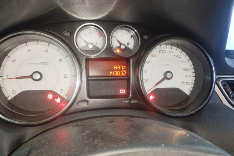 Used Peugeot 308 2014 Enjoy Edition Classic 1.6L Manual YouShang Model Odometer Close Up