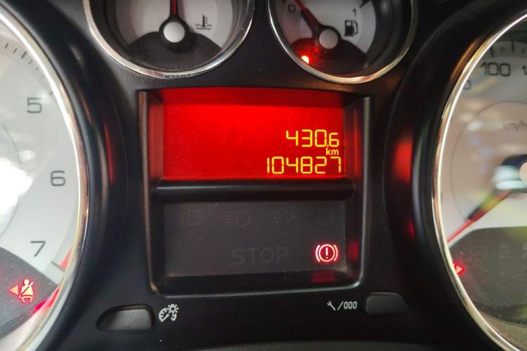 Used Peugeot 308 2014 Enjoy Edition Classic 1.6L Manual YouShang Model Odometer Close Up