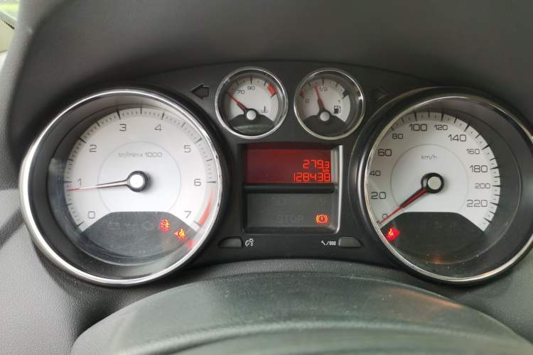 Used Peugeot 308 2014 Enjoy Edition Classic 1.6L Manual YouShang Model Odometer Close Up