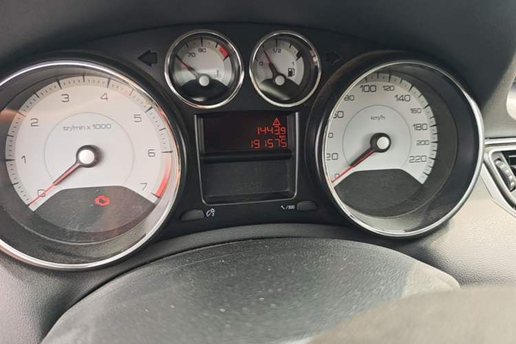 Used Peugeot 308 2014 Enjoy Edition Classic 1.6L Manual YouShang Model Odometer Close Up
