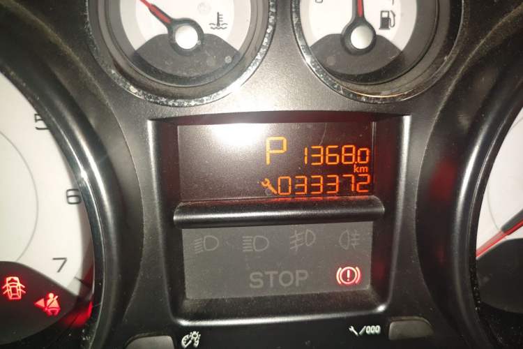 Used Peugeot 308 2014 Enjoyment Edition Classic 1.6L Automatic Fashion Model Odometer Close Up