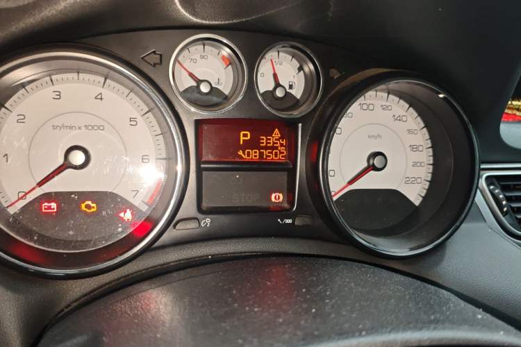 Used Peugeot 308 2014 Enjoyment Edition Classic 1.6L Automatic Fashion Model Odometer Close Up
