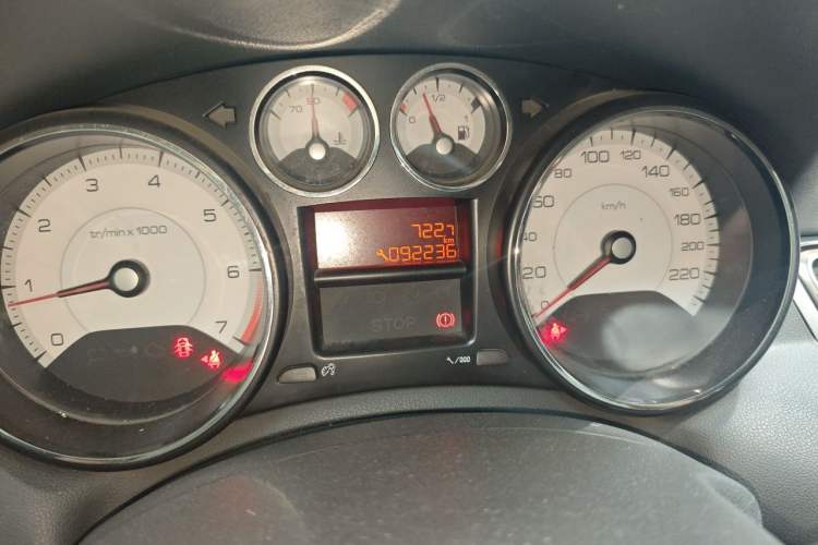 Used Peugeot 308 2014 Enjoy Edition Classic 1.6L Manual YouShang Model Odometer Close Up