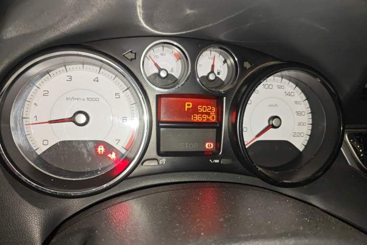 Used Peugeot 308 2014 Enjoyment Edition Classic 1.6L Automatic Fashion Model Odometer Close Up