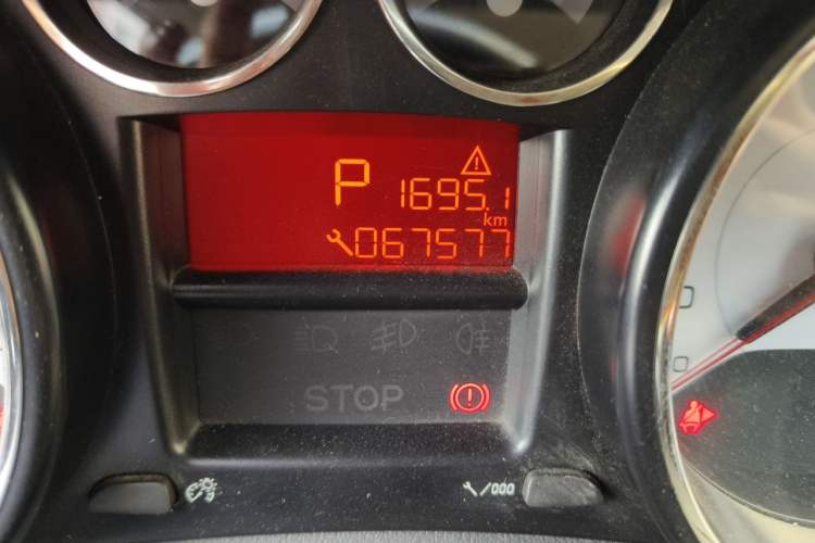 Used Peugeot 308 2014 Enjoy Edition Classic 1.6L Automatic Premium Model Odometer Close Up