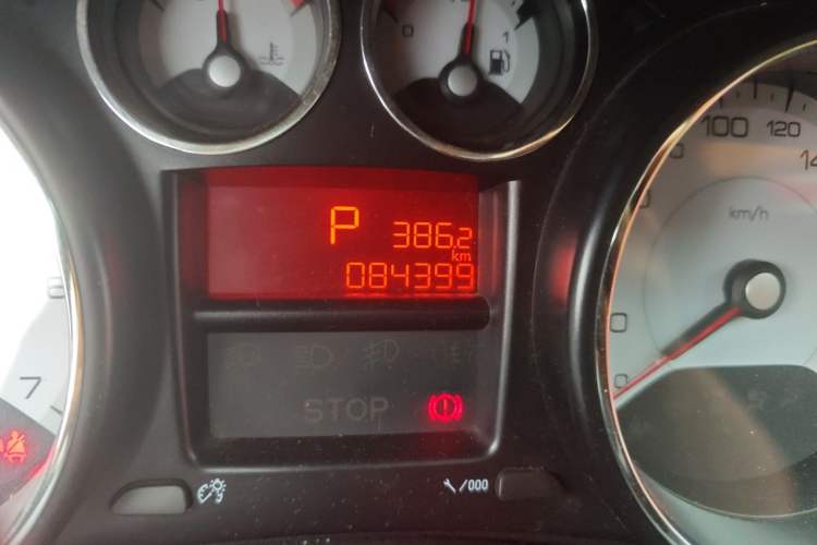 Used Peugeot 308 2014 Enjoyment Edition Classic 1.6L Automatic Fashion Model Odometer Close Up