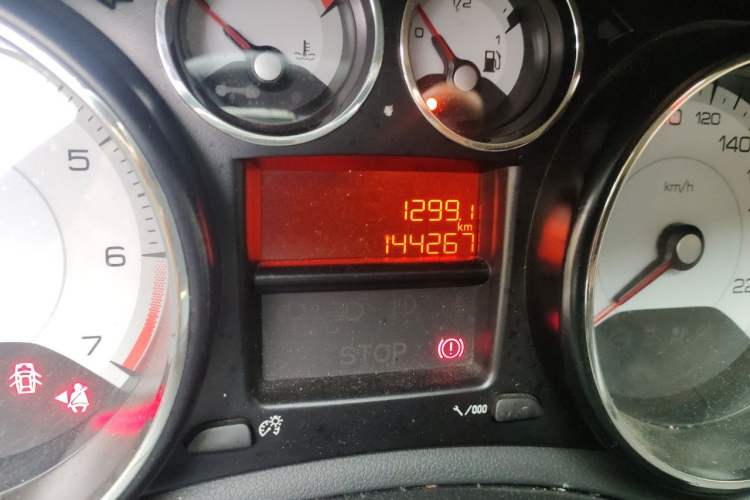 Used Peugeot 308 2014 Enjoy Edition Classic 1.6L Manual Fashion Model Odometer Close Up
