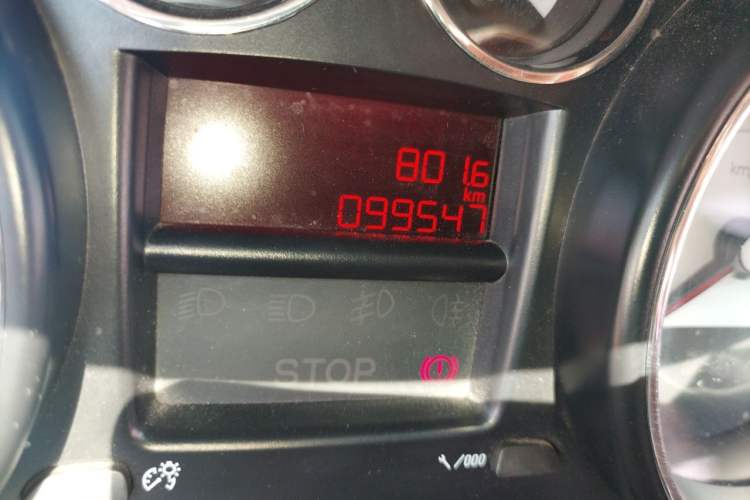 Used Peugeot 308 2014 Enjoy Edition Classic 1.6L Manual YouShang Model Odometer Close Up