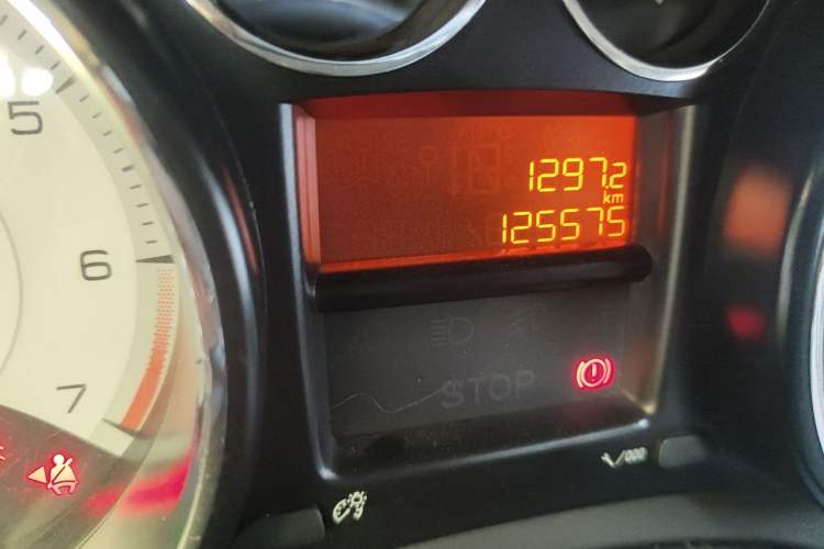 Used Peugeot 308 2014 Enjoy Edition Classic 1.6L Manual Fashion Model Odometer Close Up