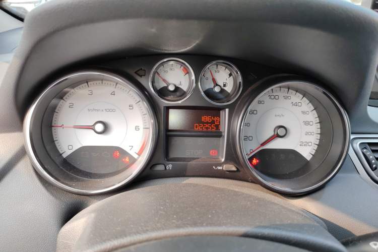 Used Peugeot 308 2014 Enjoy Edition Classic 1.6L Manual YouShang Model Odometer Close Up