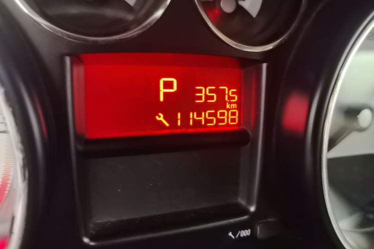 Used Peugeot 308 2014 Enjoyment Edition Classic 1.6L Automatic Fashion Model Odometer Close Up