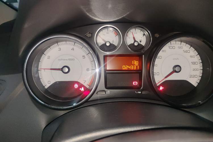 Used Peugeot 308 2014 Enjoy Edition Classic 1.6L Manual YouShang Model Odometer Close Up