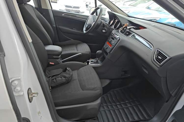Used Peugeot 308 2014 Enjoyment Edition Classic 1.6L Automatic Fashion Model Right Front Seat