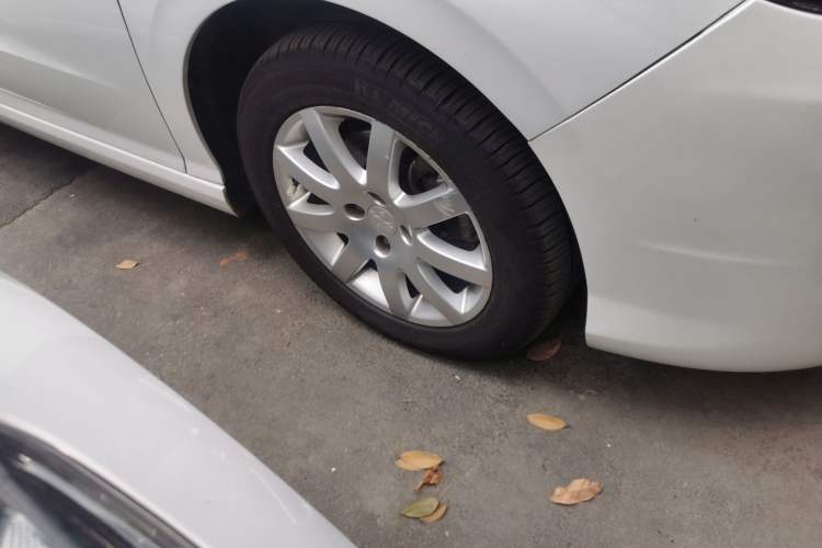 Used Peugeot 308 2014 Enjoyment Edition Classic 1.6L Automatic Fashion Model Right Front Wheel Hub