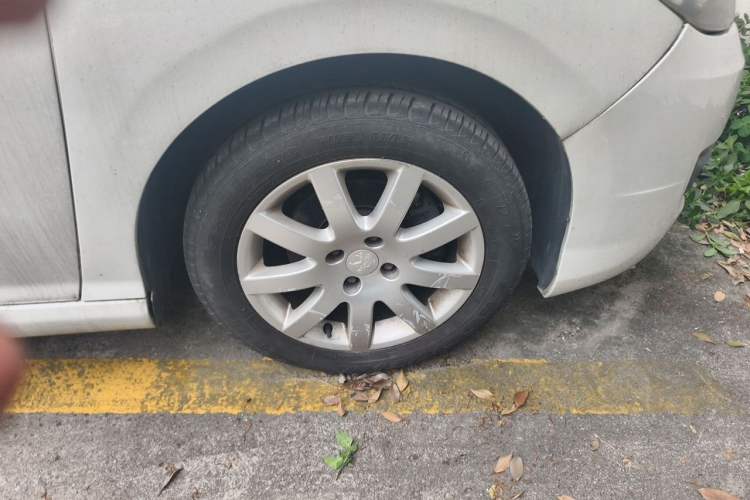 Used Peugeot 308 2014 Enjoyment Edition Classic 1.6L Automatic Fashion Model Right Front Wheel Hub