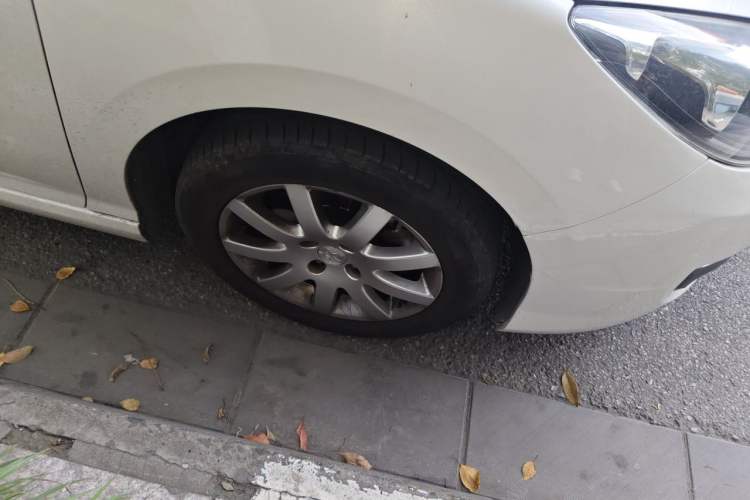 Used Peugeot 308 2014 Enjoy Edition Classic 1.6L Manual YouShang Model Right Front Wheel Hub