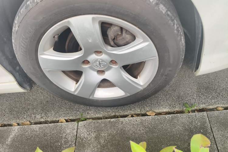Used Peugeot 308 2014 Enjoy Edition Classic 1.6L Automatic Premium Model Right Front Wheel Hub
