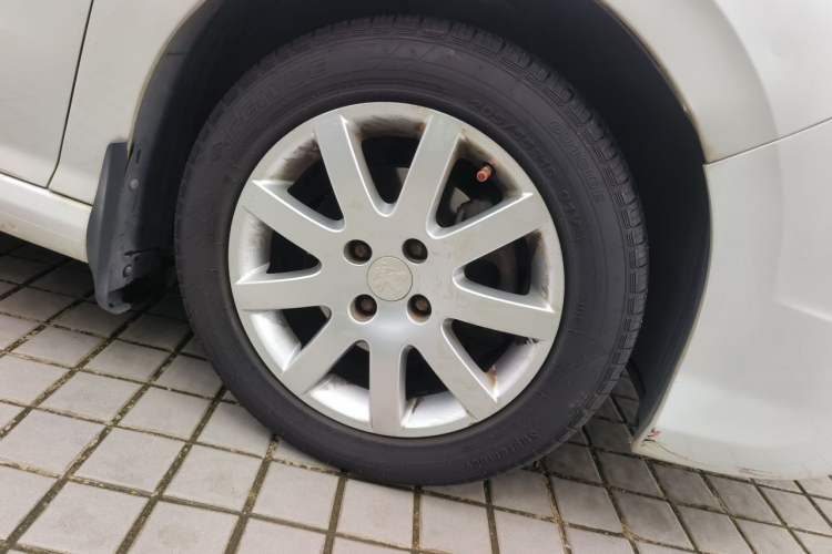 Used Peugeot 308 2014 Enjoyment Edition Classic 1.6L Automatic Fashion Model Right Front Wheel Hub