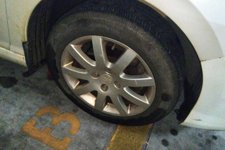 Used Peugeot 308 2014 Enjoyment Edition Classic 1.6L Automatic Fashion Model Right Front Wheel Hub