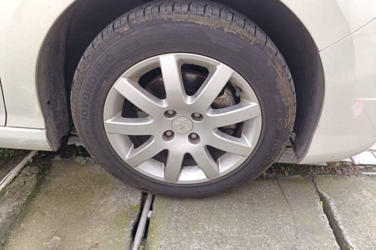 Used Peugeot 308 2014 Enjoyment Edition Classic 1.6L Automatic Fashion Model Right Front Wheel Hub
