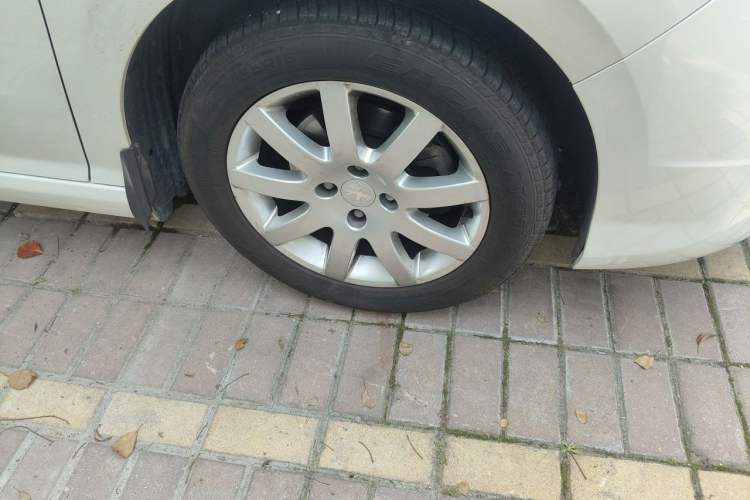 Used Peugeot 308 2014 Enjoy Edition Classic 1.6L Manual YouShang Model Right Front Wheel Hub
