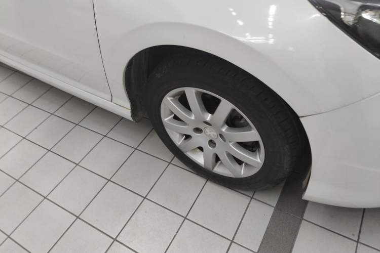 Used Peugeot 308 2014 Enjoy Edition Classic 1.6L Automatic Premium Model Right Front Wheel Hub