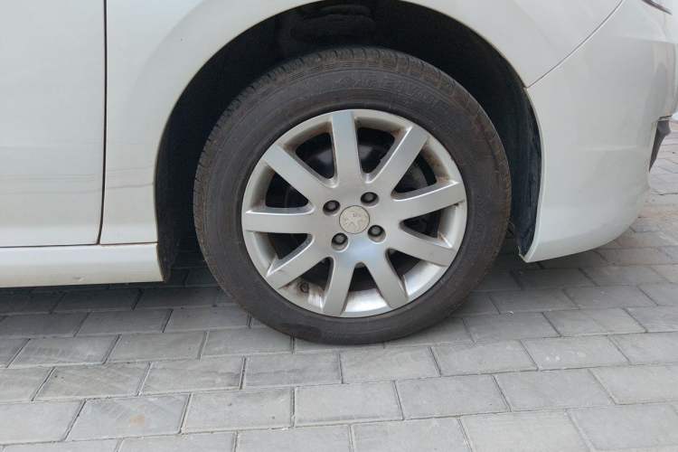 Used Peugeot 308 2014 Enjoyment Edition Classic 1.6L Automatic Fashion Model Right Front Wheel Hub