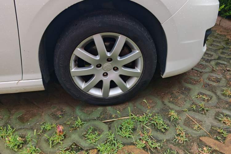 Used Peugeot 308 2014 Enjoy Edition Classic 1.6L Automatic Premium Model Right Front Wheel Hub