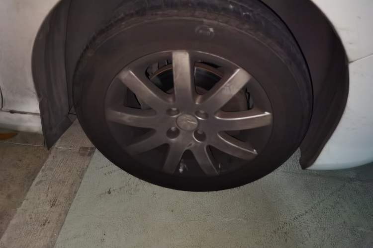 Used Peugeot 308 2014 Enjoyment Edition Classic 1.6L Automatic Fashion Model Right Front Wheel Hub