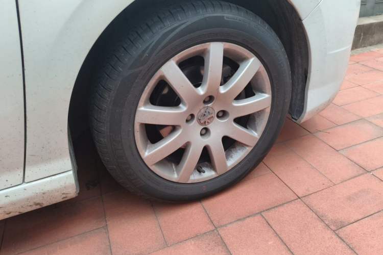 Used Peugeot 308 2014 Enjoy Edition Classic 1.6L Manual YouShang Model Right Front Wheel Hub