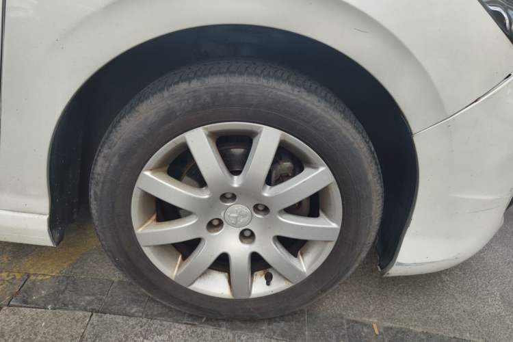 Used Peugeot 308 2014 Enjoyment Edition Classic 1.6L Automatic Fashion Model Right Front Wheel Hub