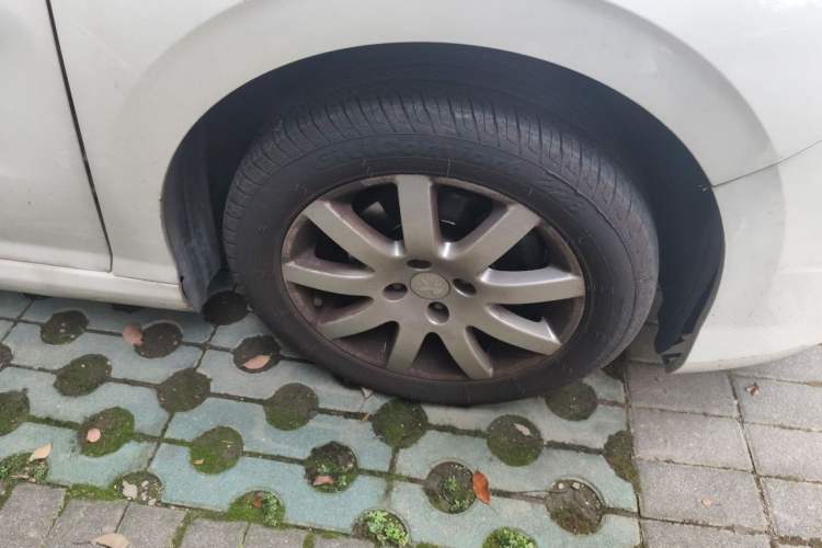 Used Peugeot 308 2014 Enjoy Edition Classic 1.6L Manual YouShang Model Right Front Wheel Hub