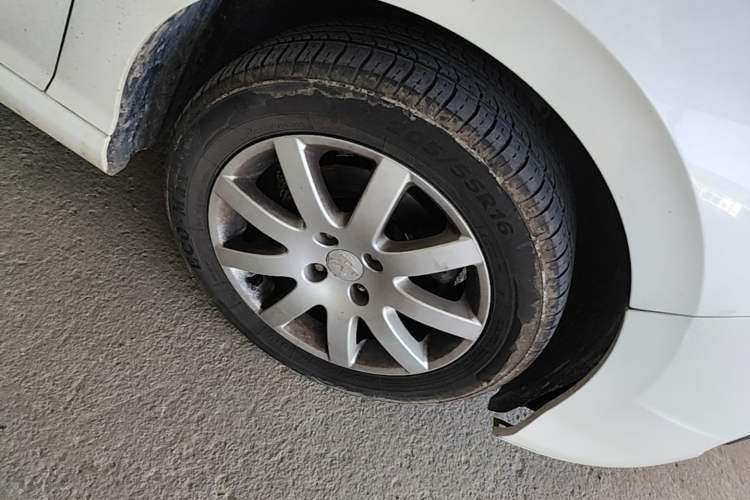 Used Peugeot 308 2014 Enjoyment Edition Classic 1.6L Automatic Fashion Model Right Front Wheel Hub