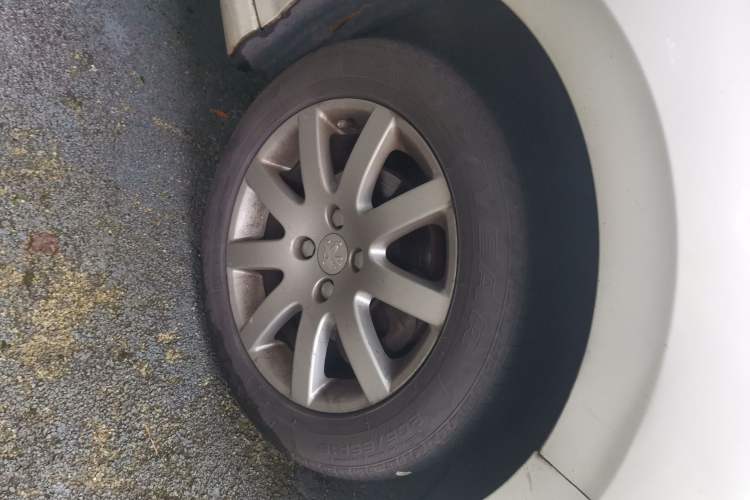 Used Peugeot 308 2014 Enjoy Edition Classic 1.6L Manual YouShang Model Right Front Wheel Hub