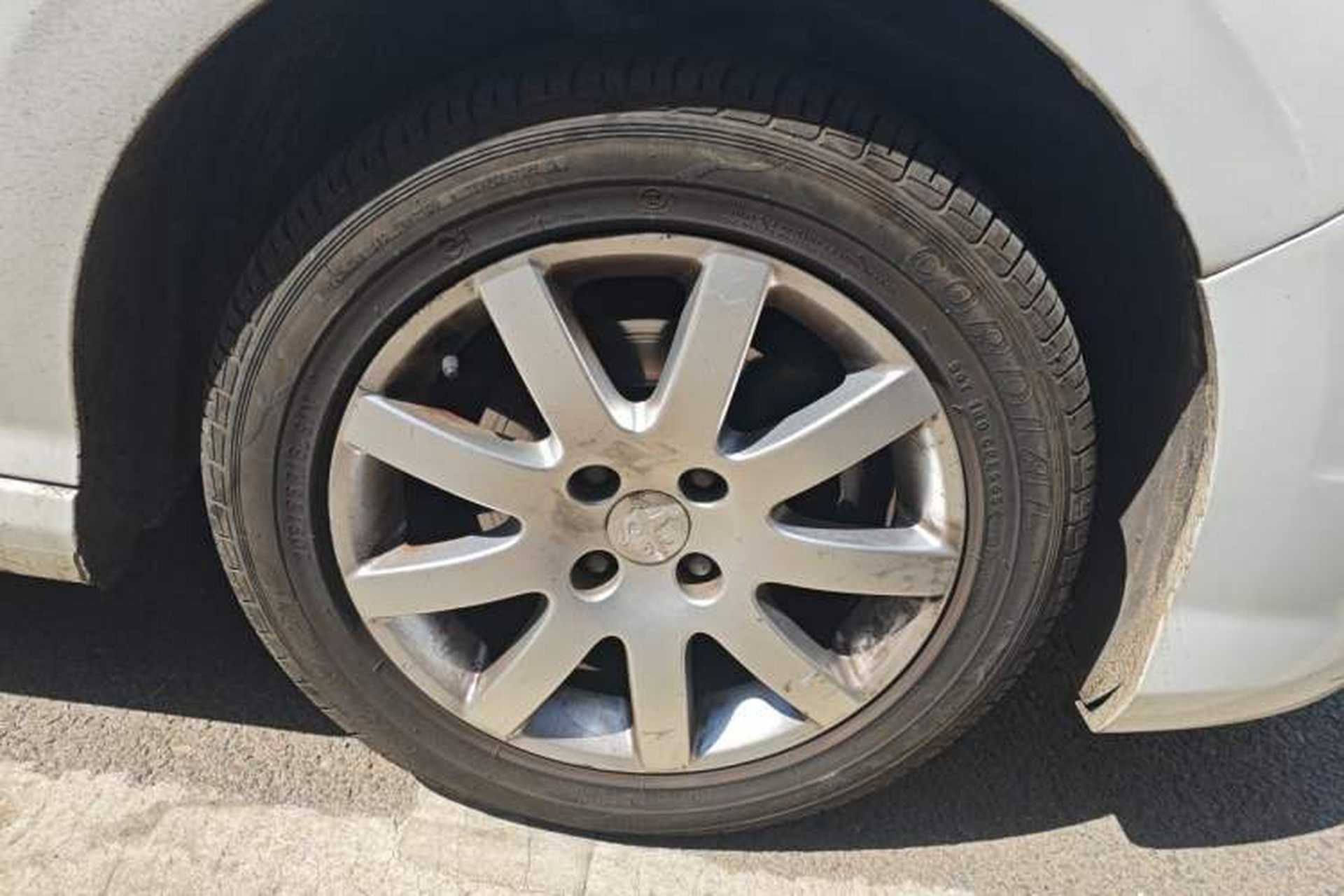 Used Peugeot 308 2014 Enjoyment Edition Classic 1.6L Automatic Fashion Model Right Front Wheel Hub